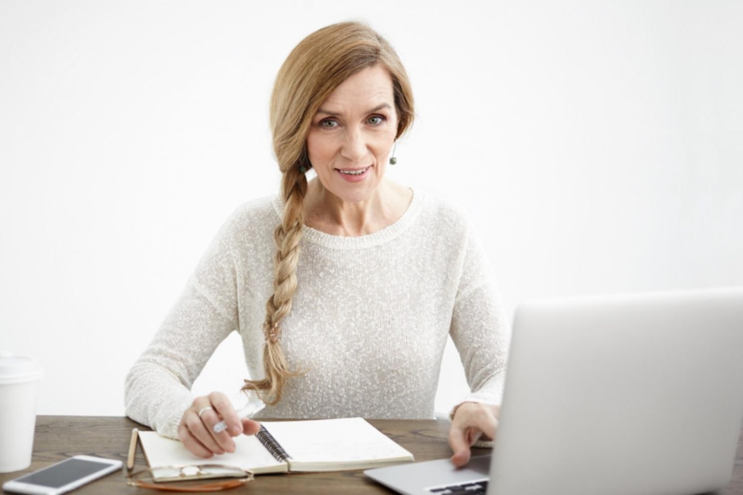 Session de formation en finances personnelles avec analyse de budget